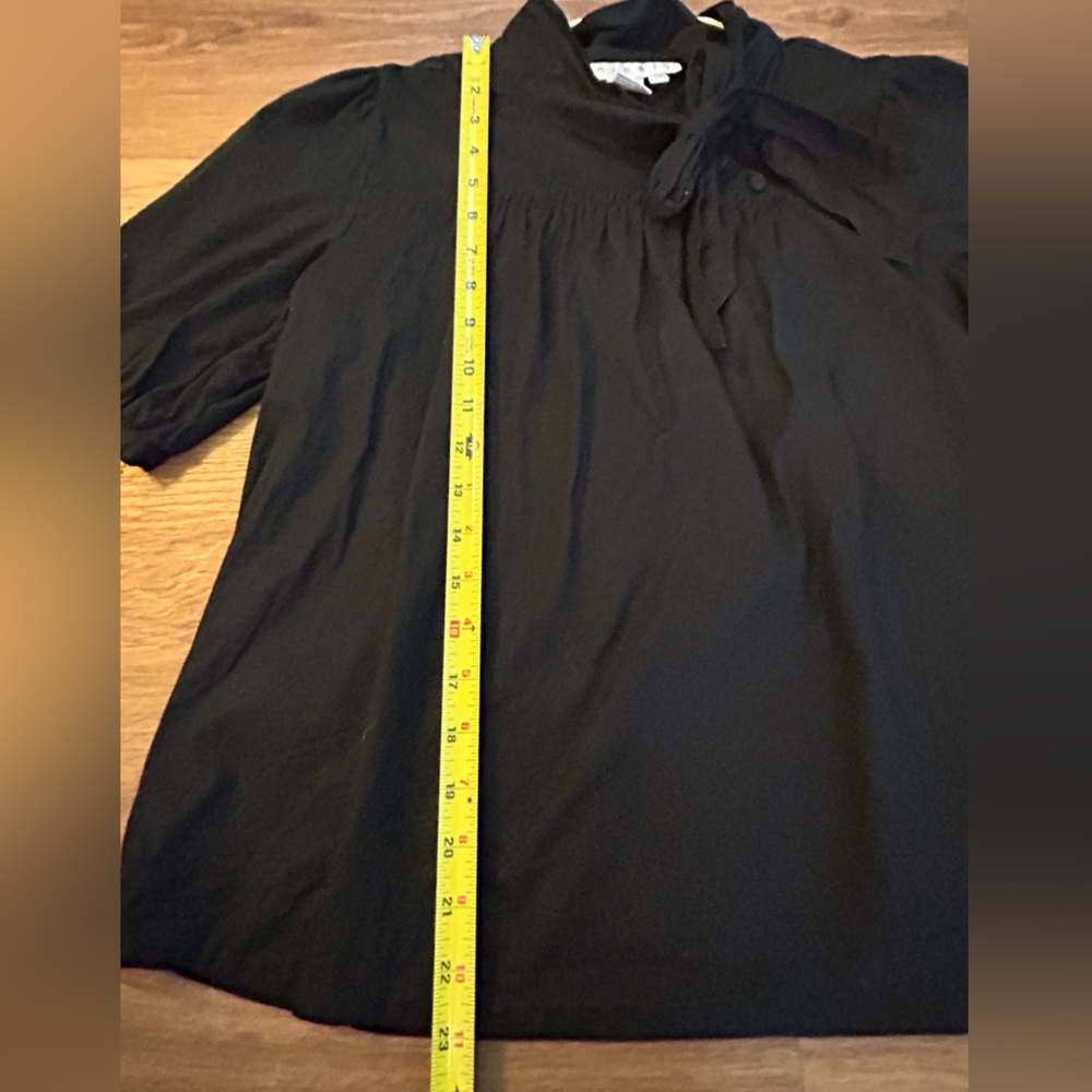 Black top - Picture 5 of 8